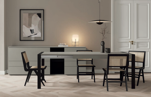 Composición salón MUSS 07 · mueble TV con tarima vitrina iluminada estanterías BOOK y aparador con mesa extensible