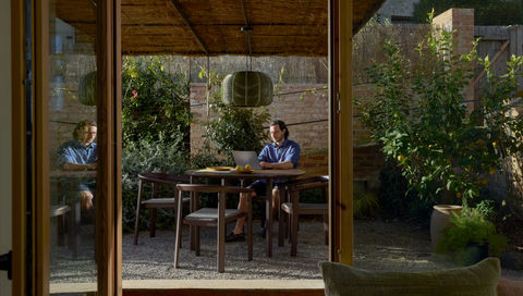 Muebles de exterior: transforma tu terraza en un refugio con estilo