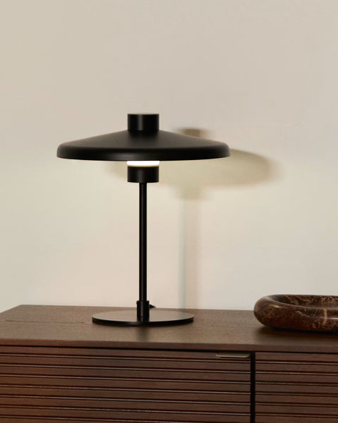 Lámpara de mesa Nuvira de acero negro satinado