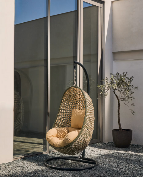 Sillón colgante con pie gris oscuro Cira