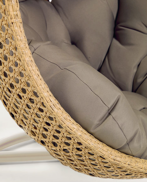 Sillón colgante con pie gris oscuro Cira con acabado natural