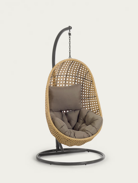 Sillón colgante con pie gris oscuro Cira con acabado natural