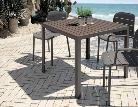 Mesa exterior Marea