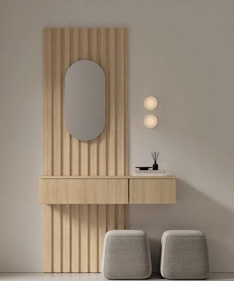 Recibidor 01 · panel ribbon vertical con espejo iluminado y módulo consola